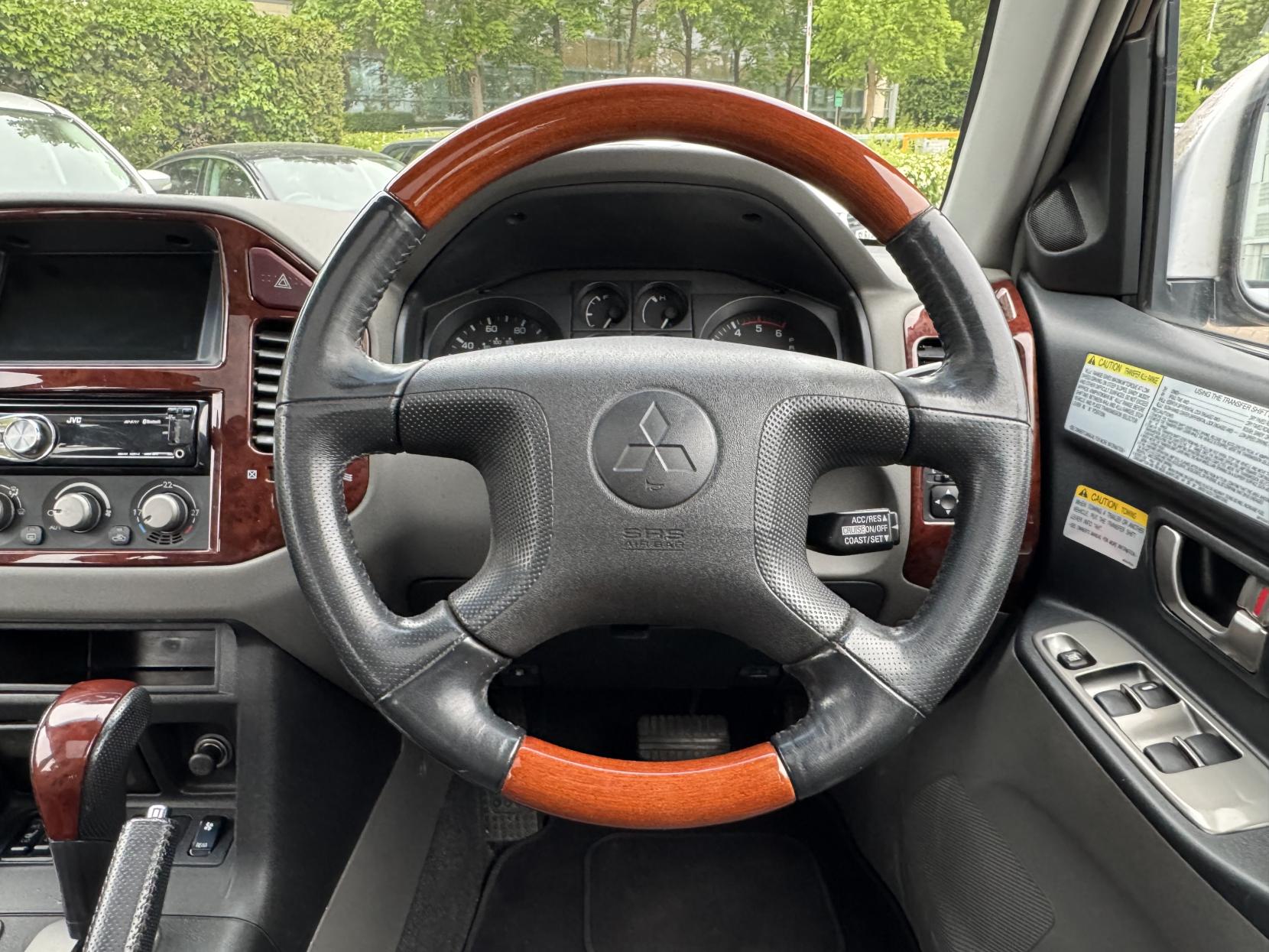 Mitsubishi Shogun 3.2 DI-D Elegance SUV 5dr Diesel Automatic (278 g/km, 158 bhp)