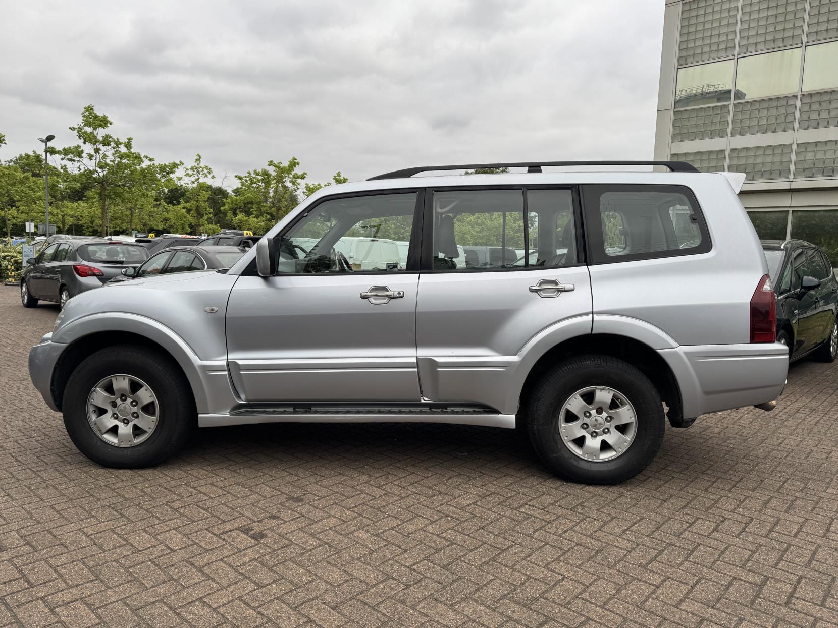 Mitsubishi Shogun 3.2 DI-D Elegance SUV 5dr Diesel Automatic (278 g/km, 158 bhp)