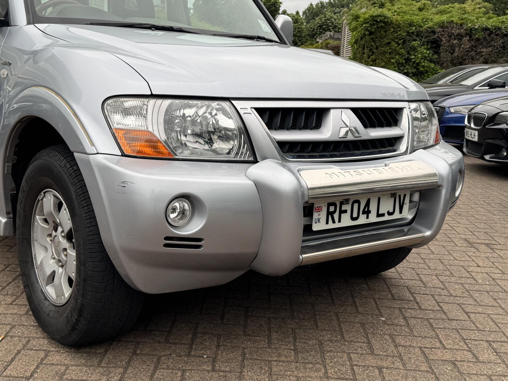 Mitsubishi Shogun 3.2 DI-D Elegance SUV 5dr Diesel Automatic (278 g/km, 158 bhp)