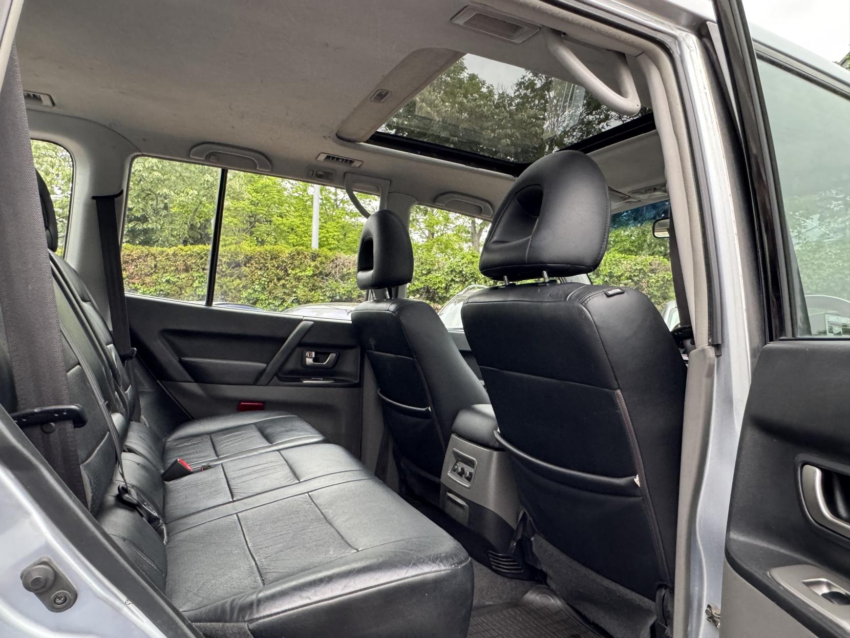 Mitsubishi Shogun 3.2 DI-D Elegance SUV 5dr Diesel Automatic (278 g/km, 158 bhp)