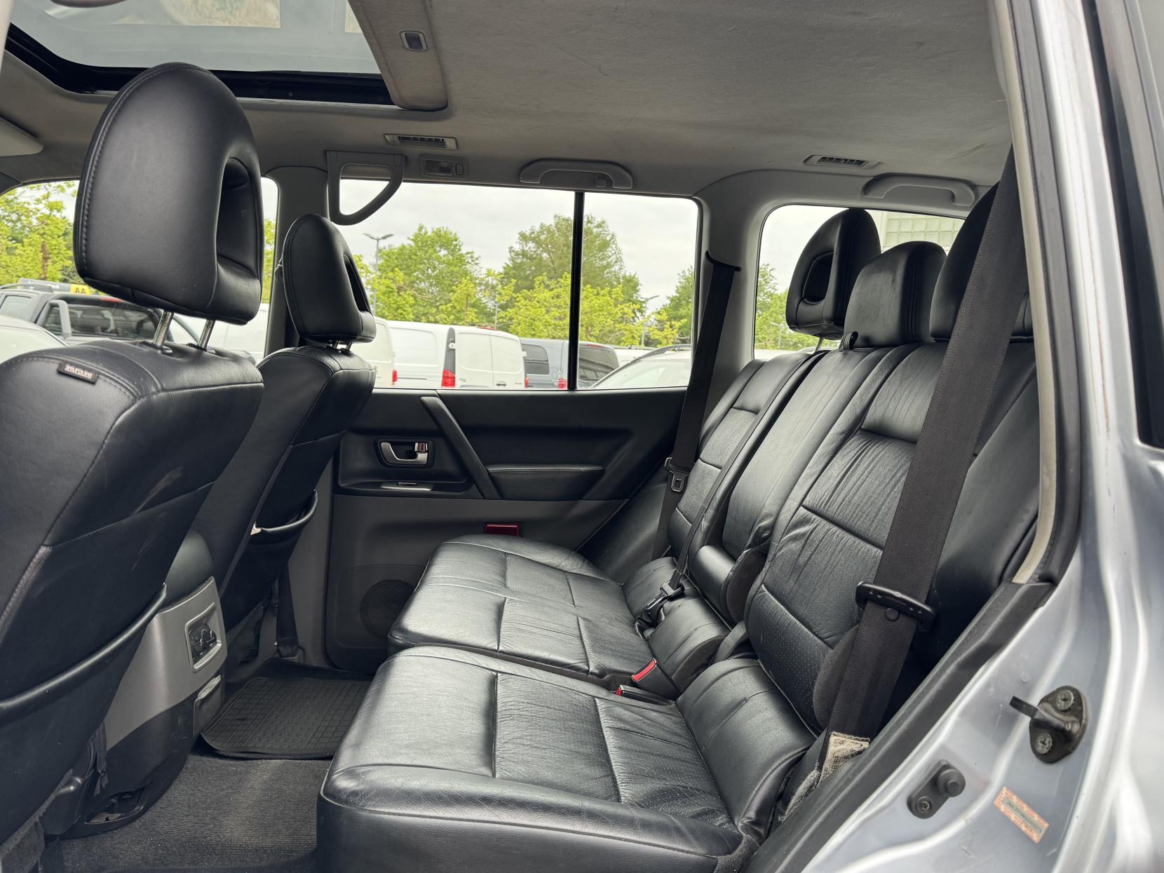 Mitsubishi Shogun 3.2 DI-D Elegance SUV 5dr Diesel Automatic (278 g/km, 158 bhp)