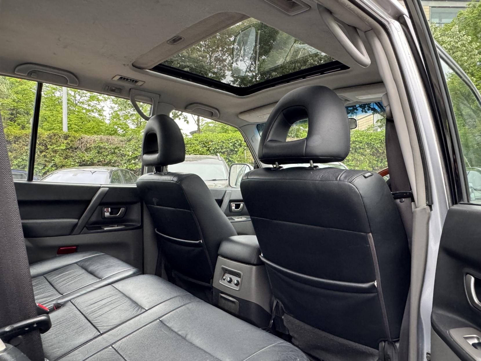 Mitsubishi Shogun 3.2 DI-D Elegance SUV 5dr Diesel Automatic (278 g/km, 158 bhp)
