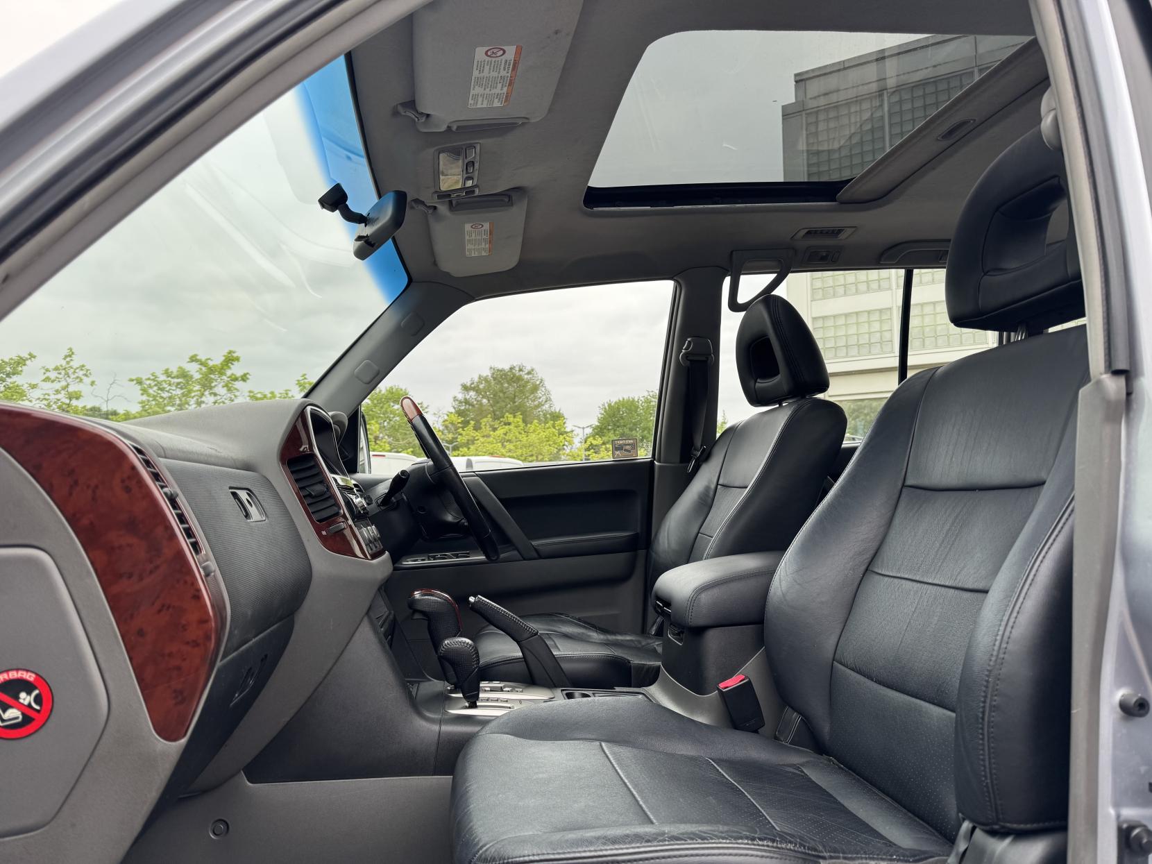 Mitsubishi Shogun 3.2 DI-D Elegance SUV 5dr Diesel Automatic (278 g/km, 158 bhp)