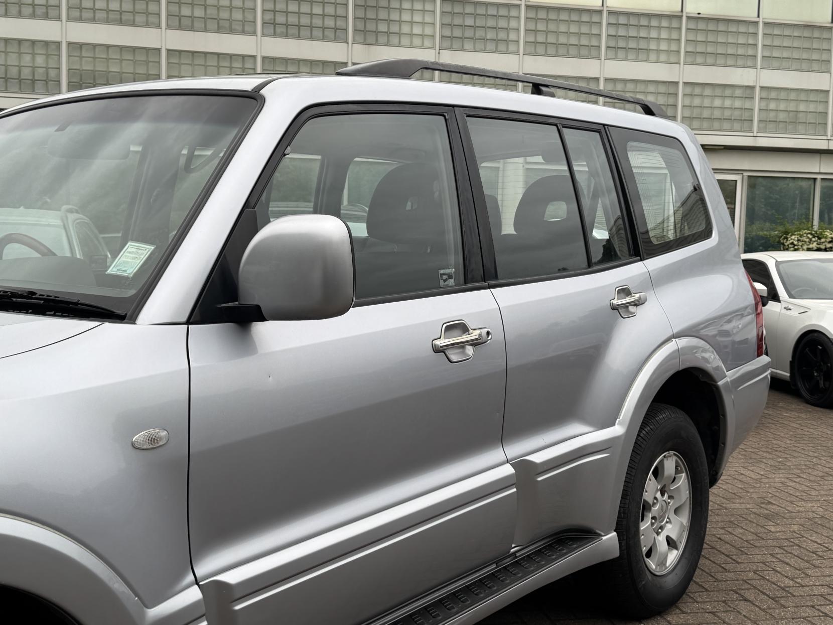 Mitsubishi Shogun 3.2 DI-D Elegance SUV 5dr Diesel Automatic (278 g/km, 158 bhp)