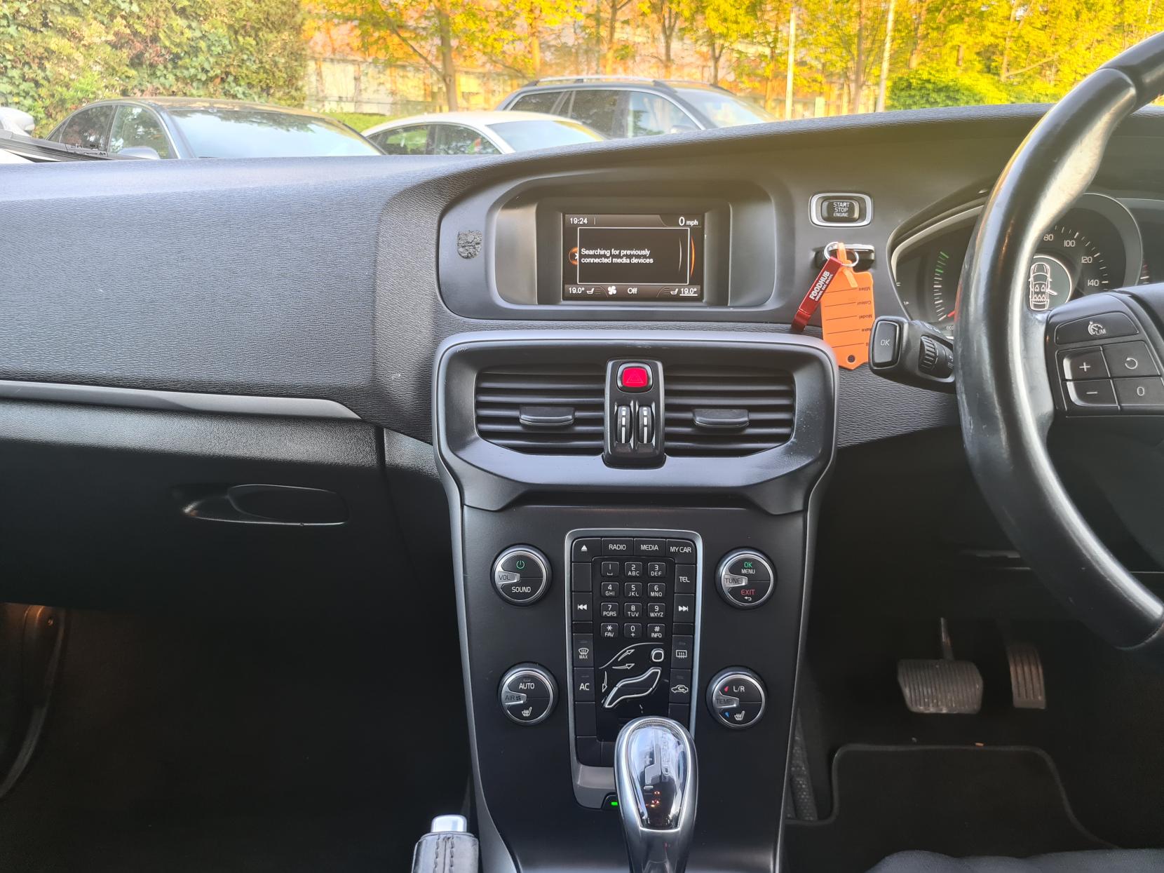 Volvo V40 2.0 D3 ES Hatchback 5dr Diesel Geartronic Euro 5 (s/s) (150 ps)