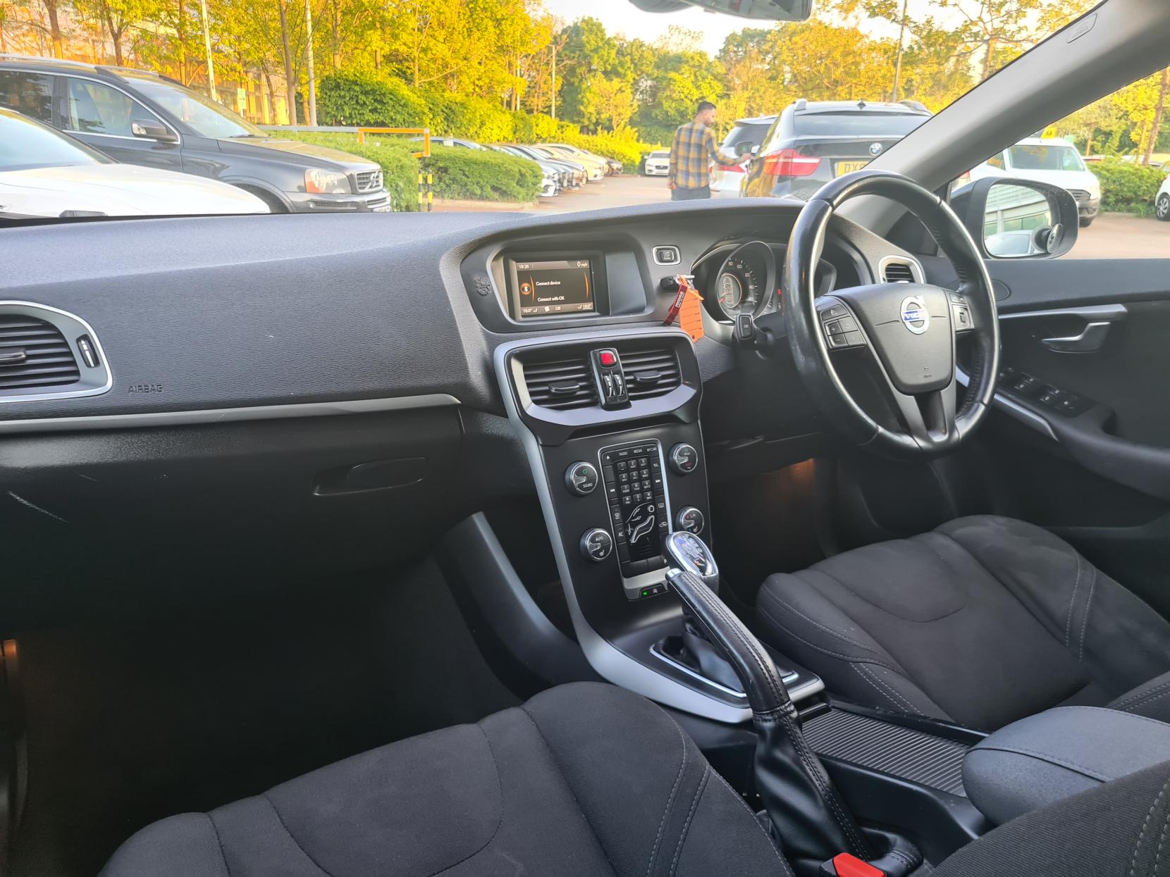Volvo V40 2.0 D3 ES Hatchback 5dr Diesel Geartronic Euro 5 (s/s) (150 ps)