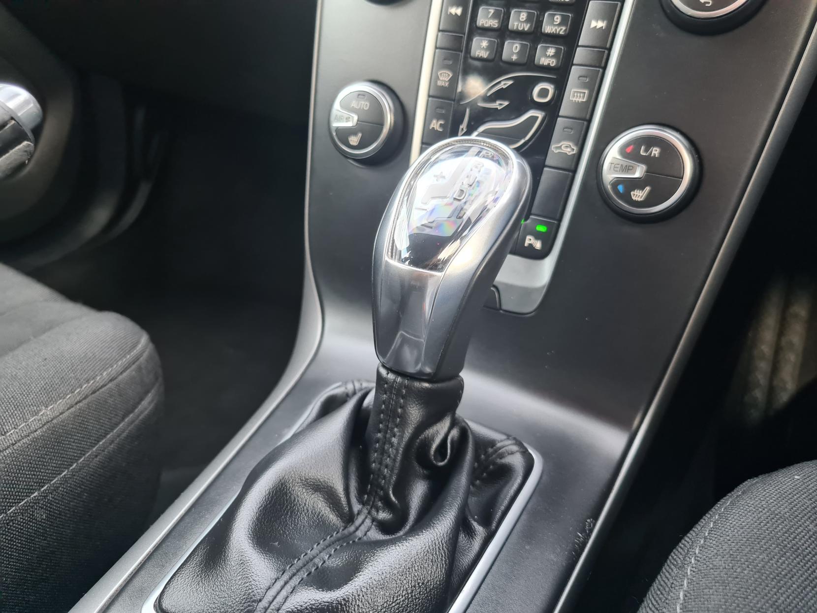 Volvo V40 2.0 D3 ES Hatchback 5dr Diesel Geartronic Euro 5 (s/s) (150 ps)
