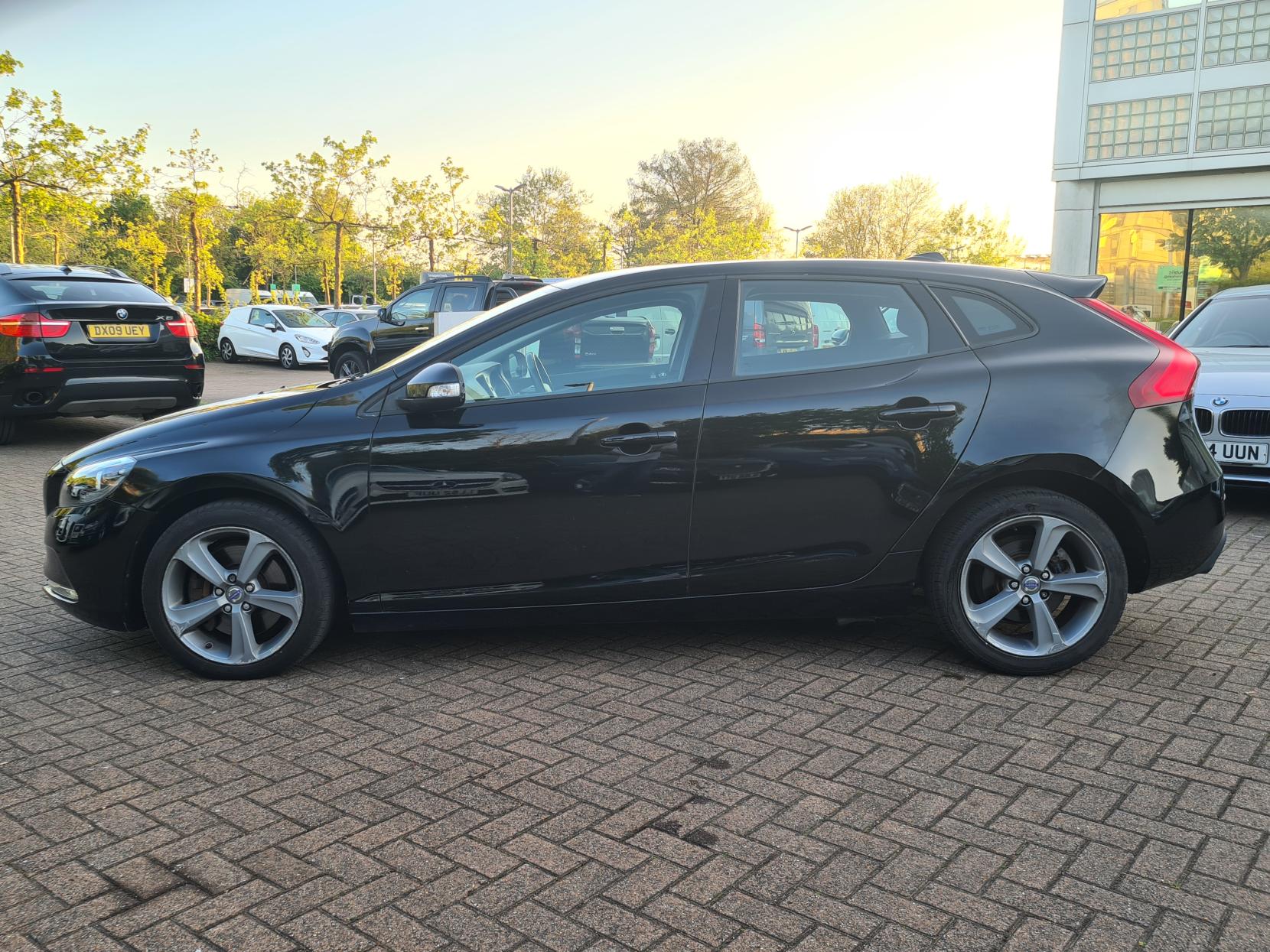 Volvo V40 2.0 D3 ES Hatchback 5dr Diesel Geartronic Euro 5 (s/s) (150 ps)