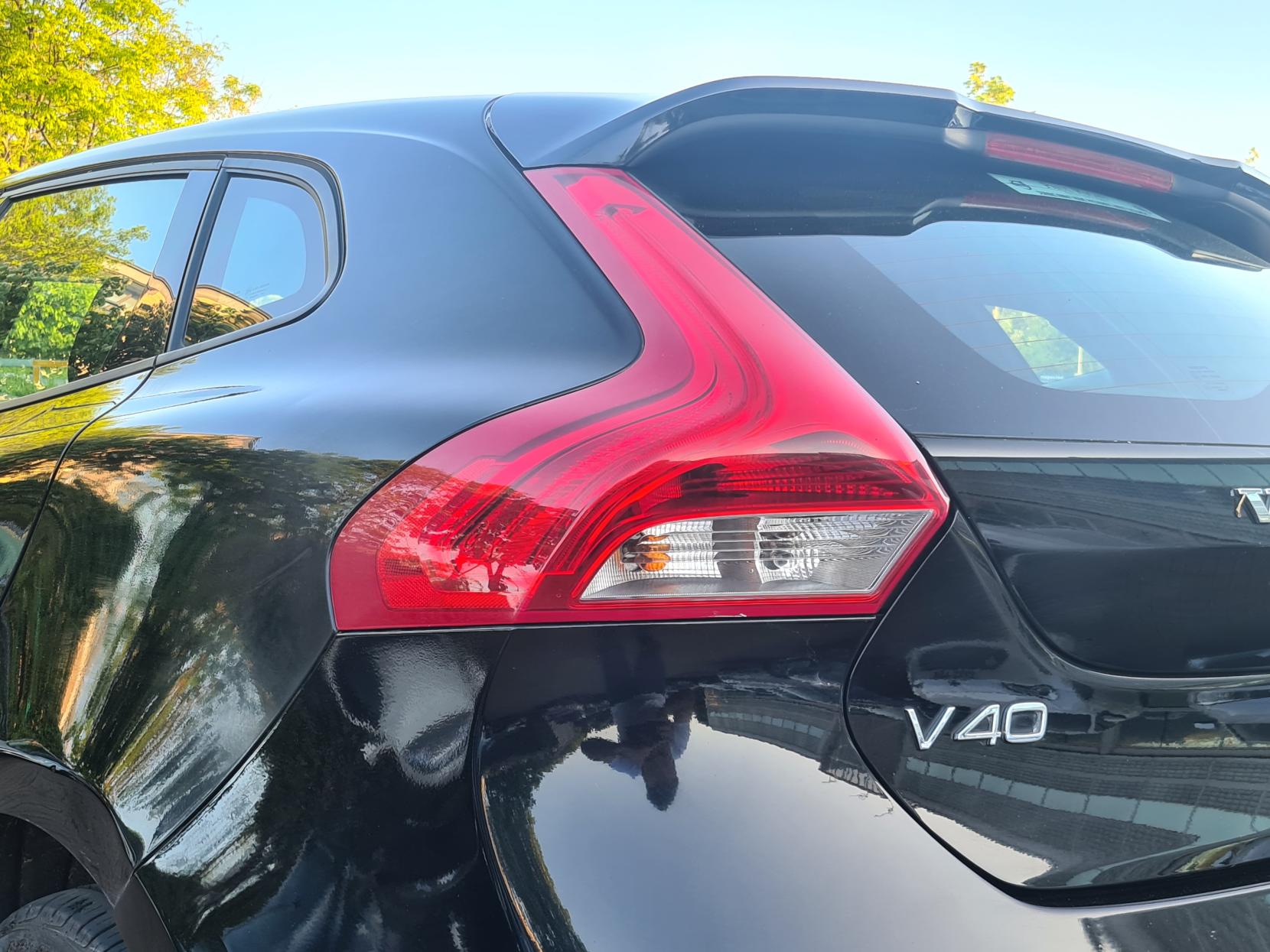 Volvo V40 2.0 D3 ES Hatchback 5dr Diesel Geartronic Euro 5 (s/s) (150 ps)