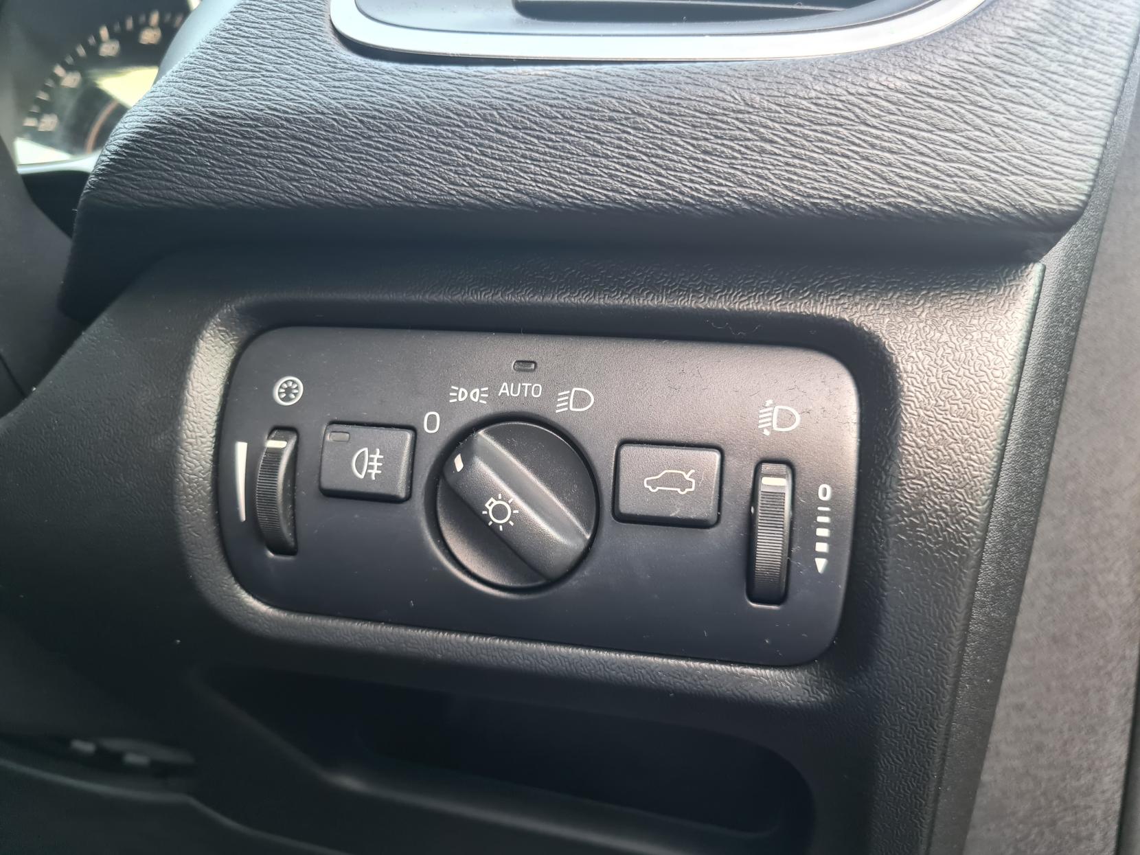 Volvo V40 2.0 D3 ES Hatchback 5dr Diesel Geartronic Euro 5 (s/s) (150 ps)