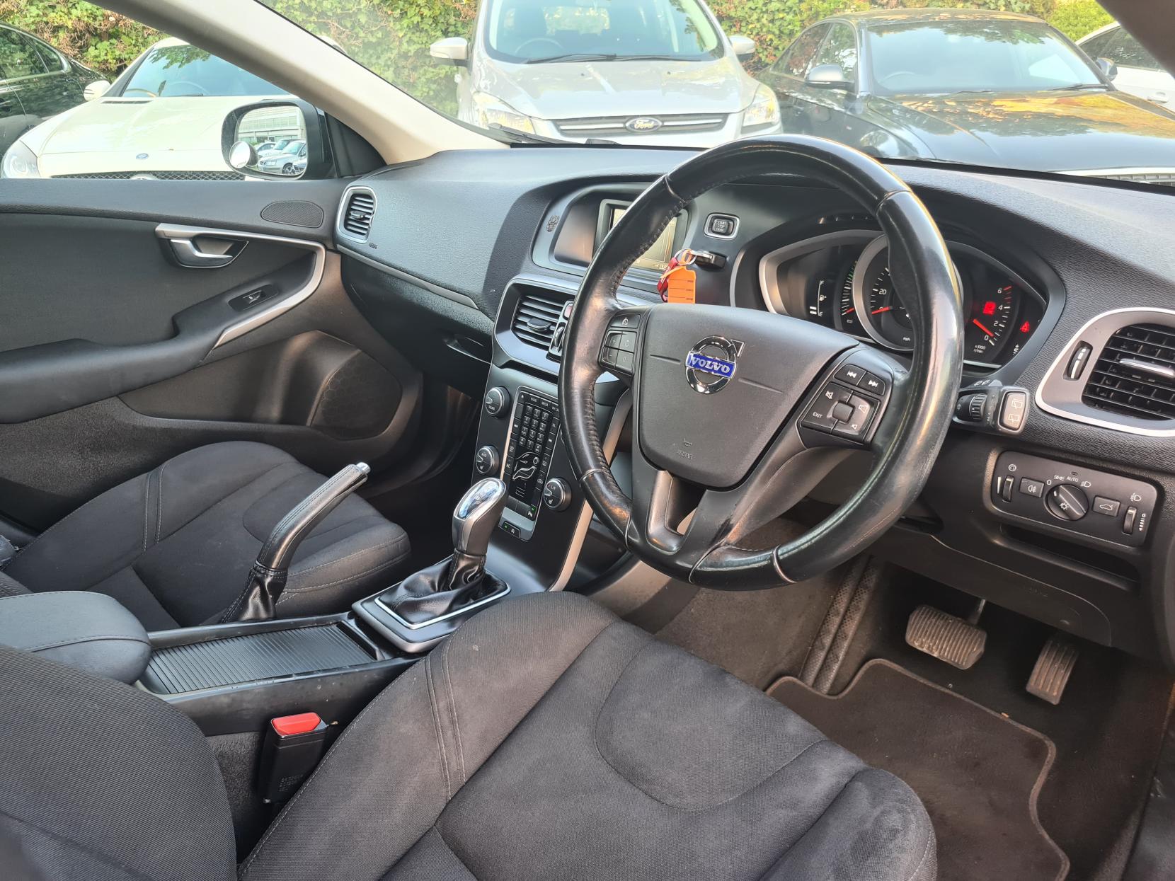 Volvo V40 2.0 D3 ES Hatchback 5dr Diesel Geartronic Euro 5 (s/s) (150 ps)