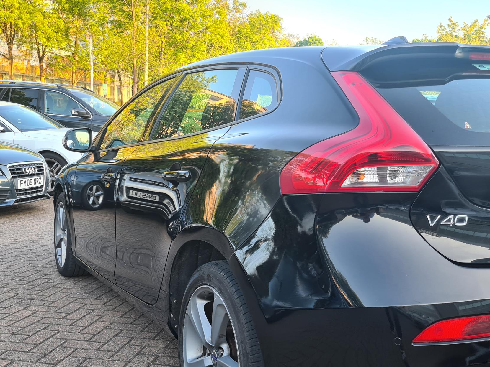 Volvo V40 2.0 D3 ES Hatchback 5dr Diesel Geartronic Euro 5 (s/s) (150 ps)