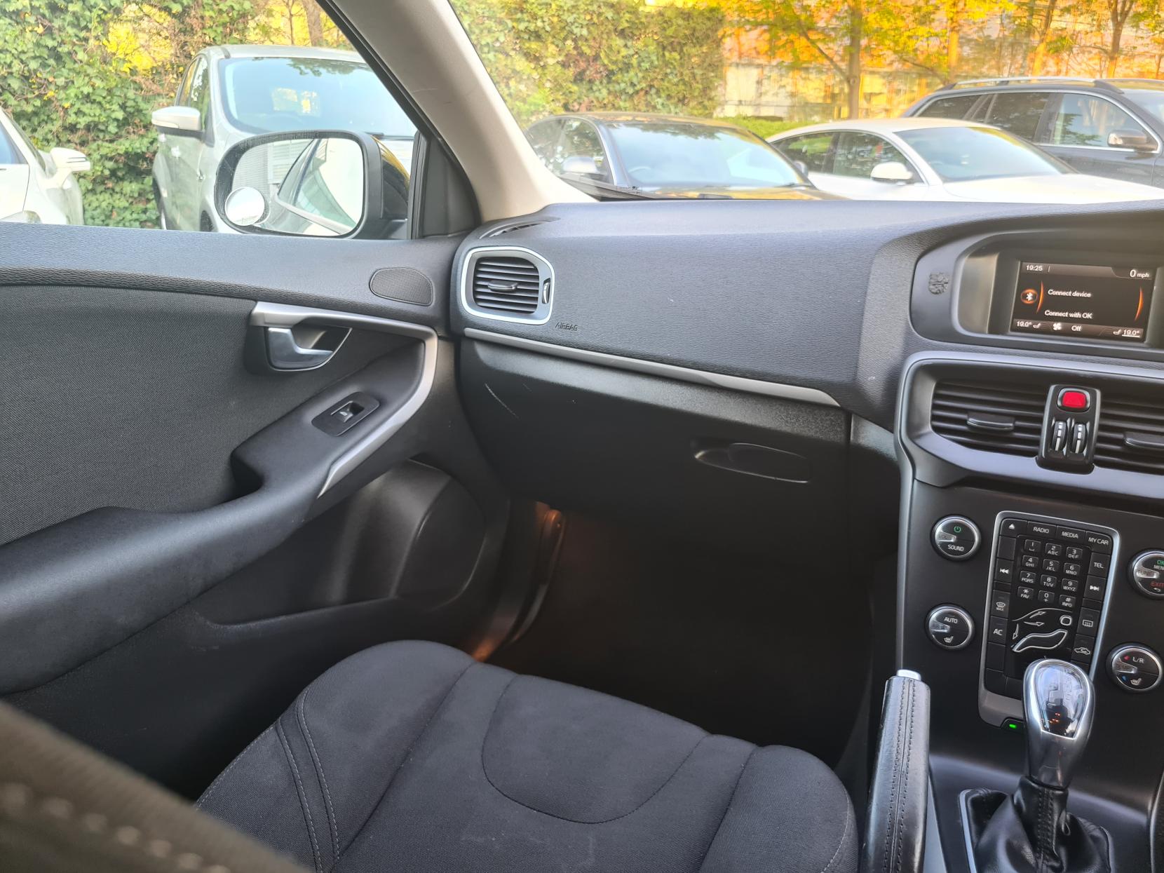 Volvo V40 2.0 D3 ES Hatchback 5dr Diesel Geartronic Euro 5 (s/s) (150 ps)