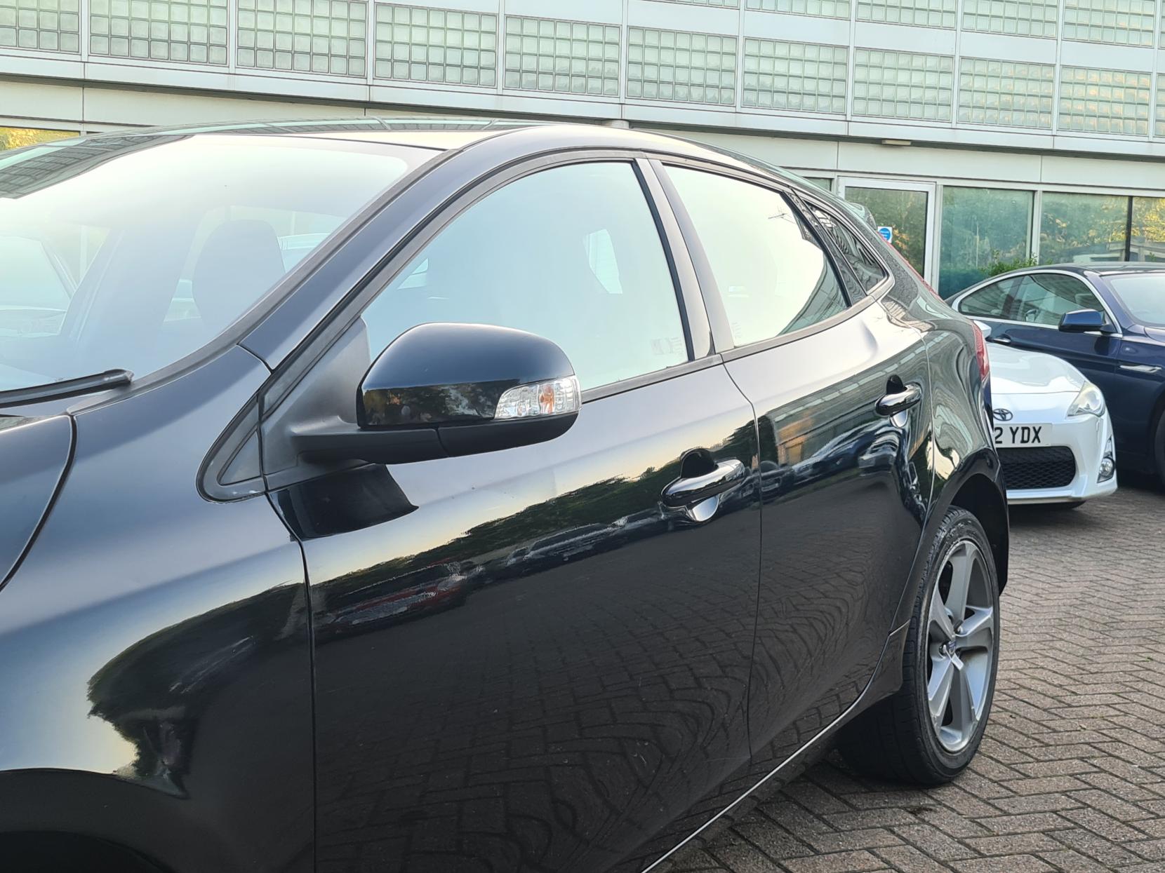 Volvo V40 2.0 D3 ES Hatchback 5dr Diesel Geartronic Euro 5 (s/s) (150 ps)