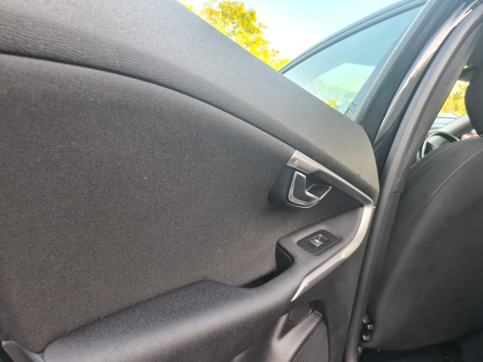 Volvo V40 2.0 D3 ES Hatchback 5dr Diesel Geartronic Euro 5 (s/s) (150 ps)