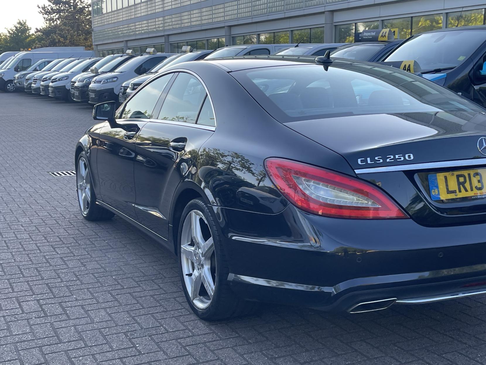 Mercedes-Benz CLS 2.1 CLS250 CDI BlueEfficiency AMG Sport Coupe 4dr Diesel G-Tronic+ Euro 5 (s/s) (204 ps)