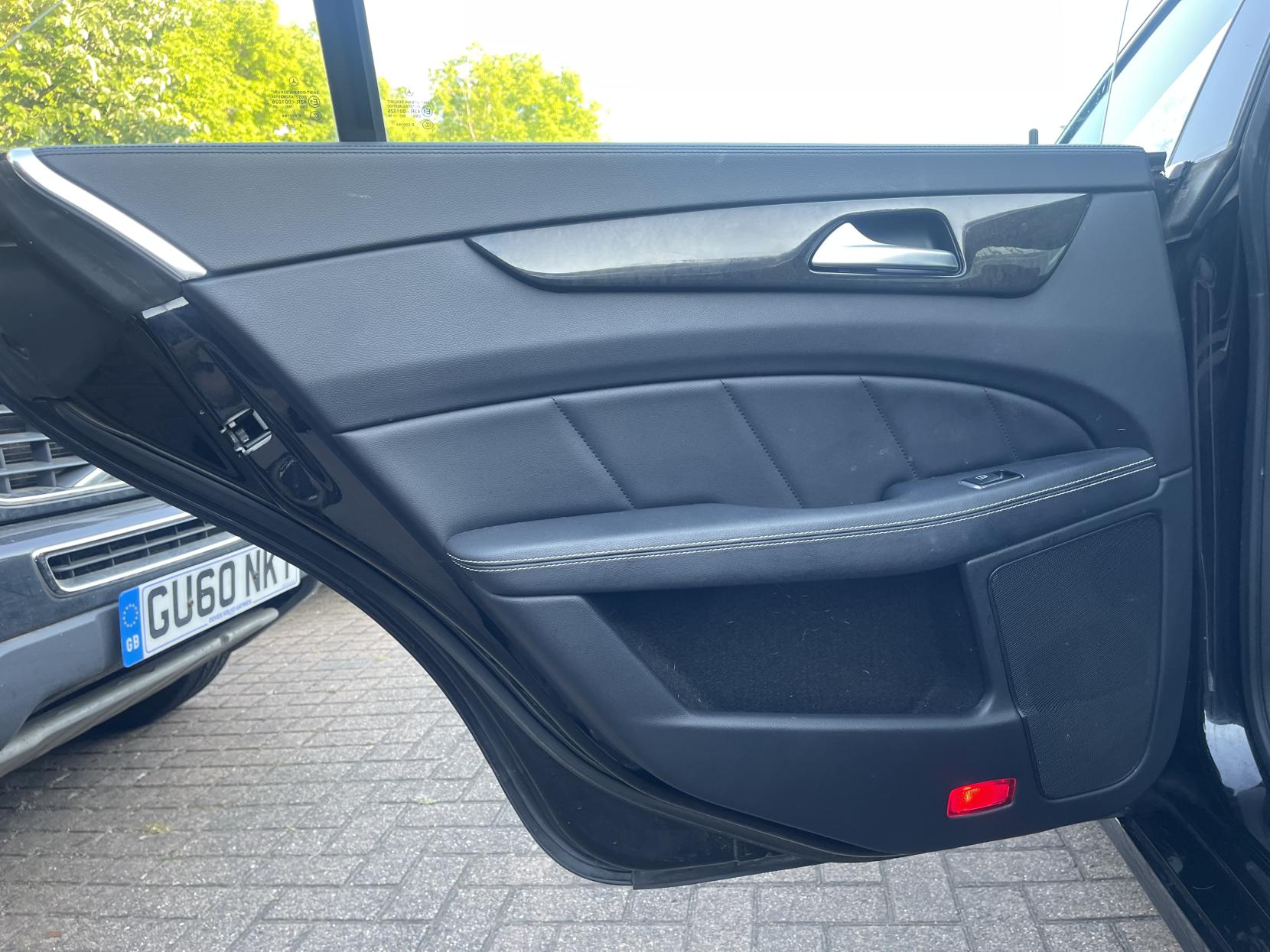 Mercedes-Benz CLS 2.1 CLS250 CDI BlueEfficiency AMG Sport Coupe 4dr Diesel G-Tronic+ Euro 5 (s/s) (204 ps)