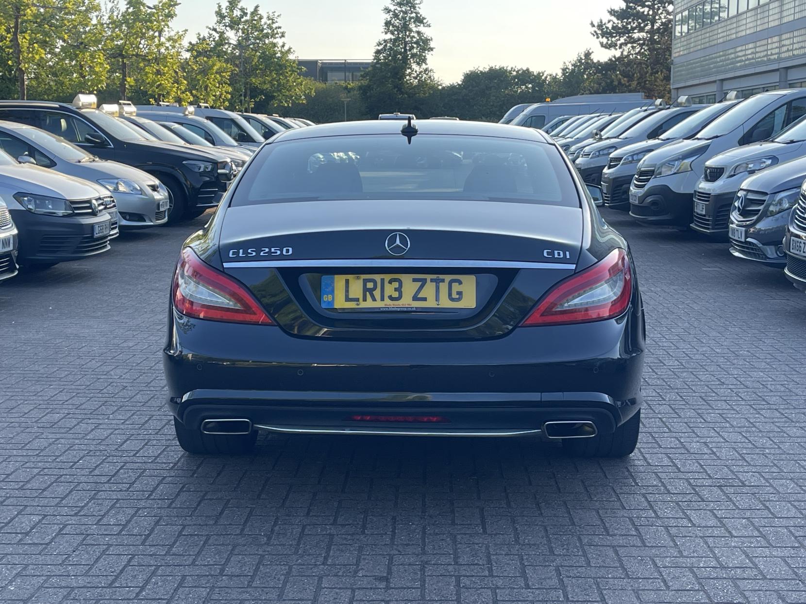 Mercedes-Benz CLS 2.1 CLS250 CDI BlueEfficiency AMG Sport Coupe 4dr Diesel G-Tronic+ Euro 5 (s/s) (204 ps)