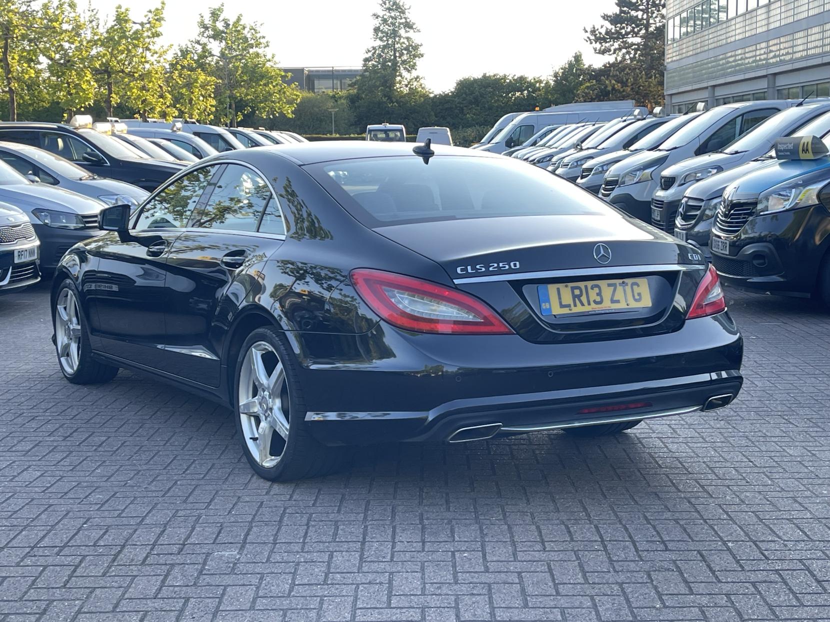 Mercedes-Benz CLS 2.1 CLS250 CDI BlueEfficiency AMG Sport Coupe 4dr Diesel G-Tronic+ Euro 5 (s/s) (204 ps)
