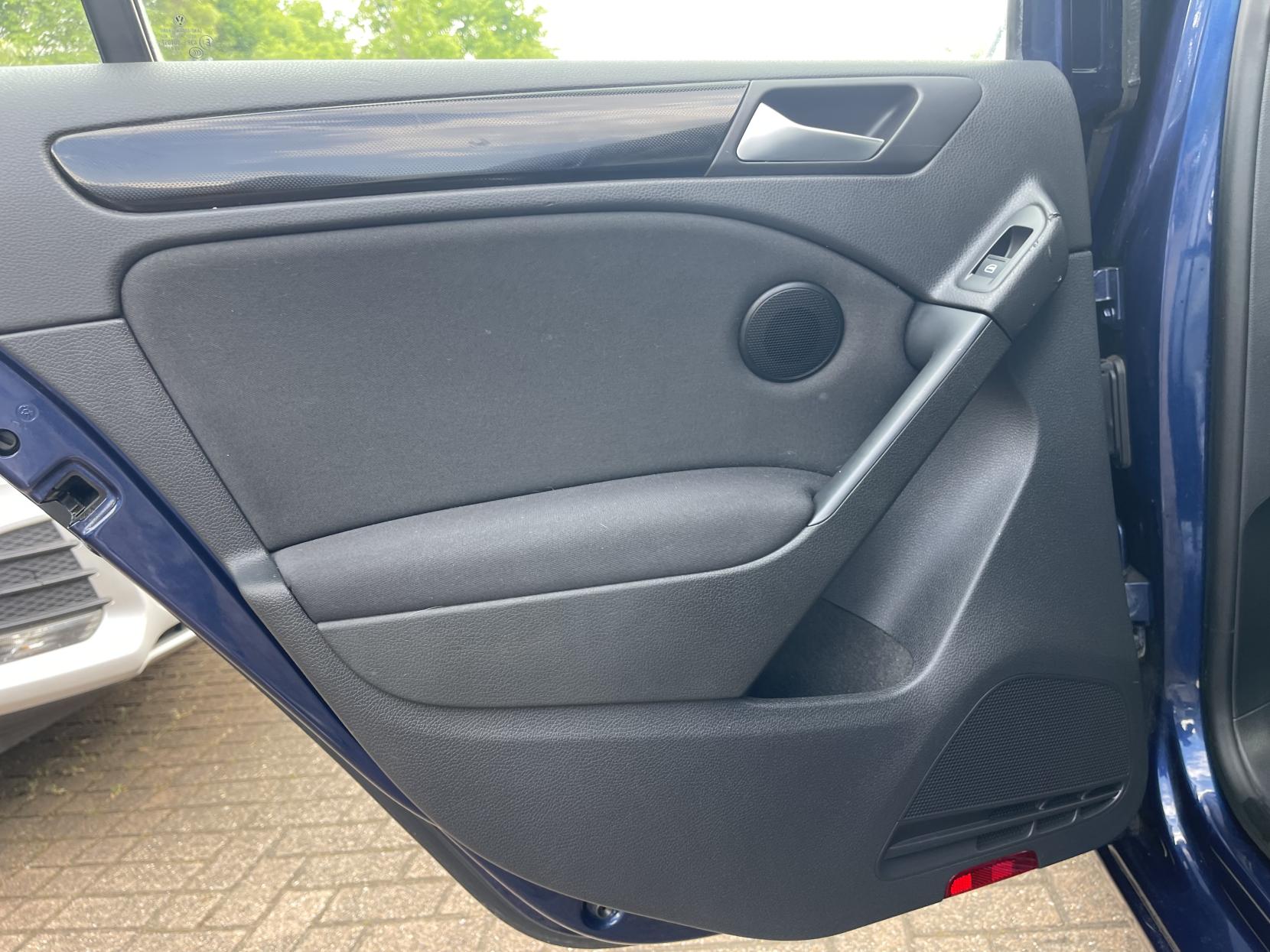 Volkswagen Golf 2.0 TDI SE Hatchback 5dr Diesel DSG Euro 5 (140 ps)