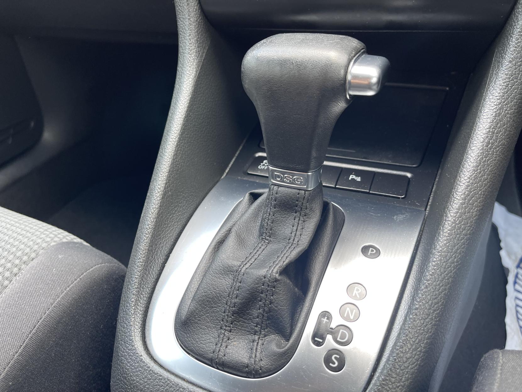 Volkswagen Golf 2.0 TDI SE Hatchback 5dr Diesel DSG Euro 5 (140 ps)