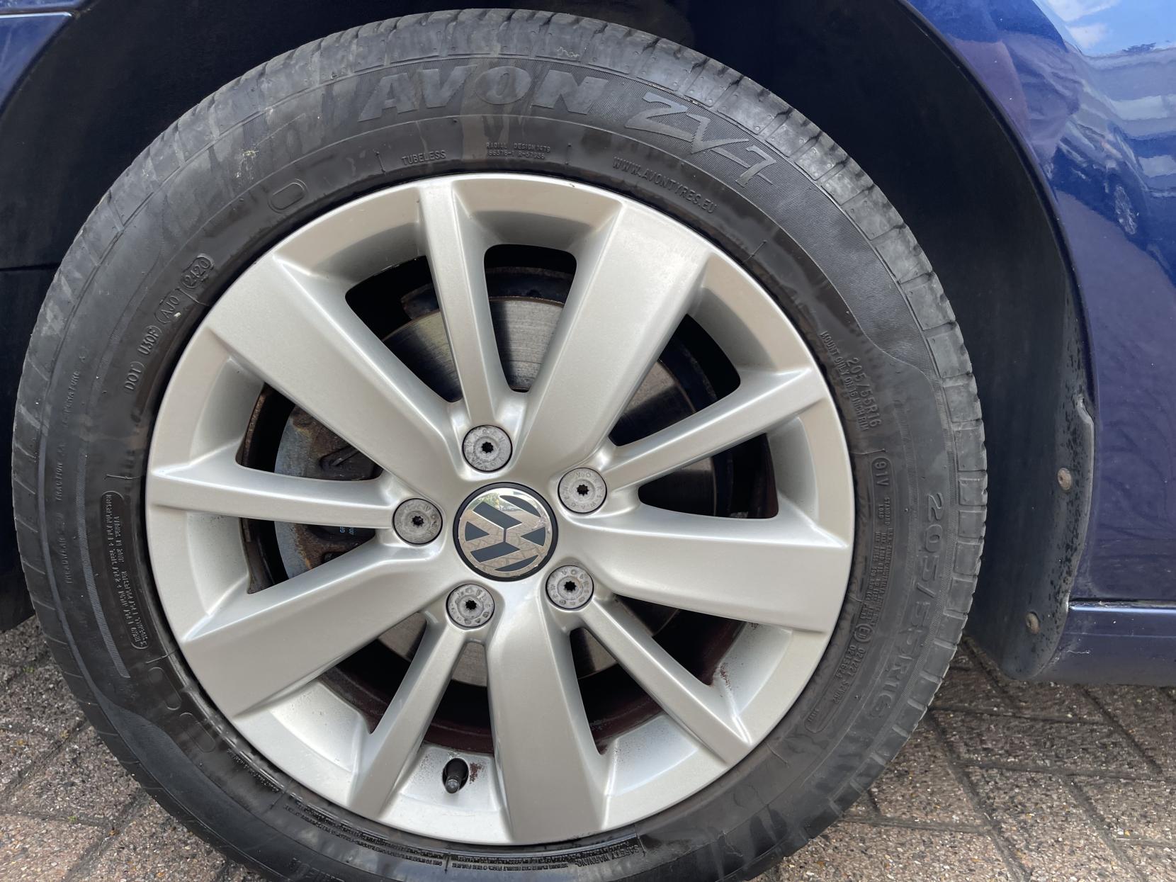 Volkswagen Golf 2.0 TDI SE Hatchback 5dr Diesel DSG Euro 5 (140 ps)