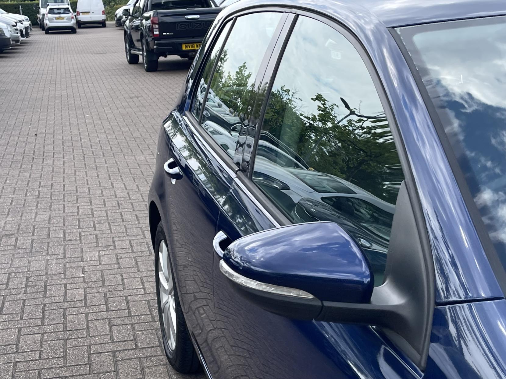 Volkswagen Golf 2.0 TDI SE Hatchback 5dr Diesel DSG Euro 5 (140 ps)
