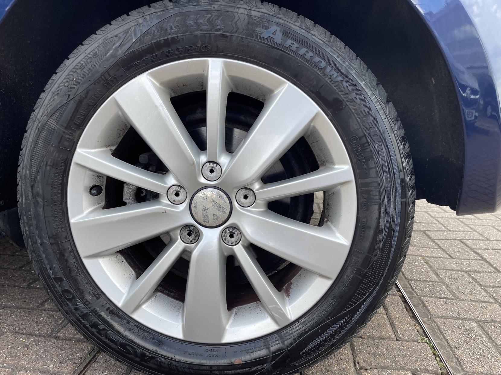 Volkswagen Golf 2.0 TDI SE Hatchback 5dr Diesel DSG Euro 5 (140 ps)