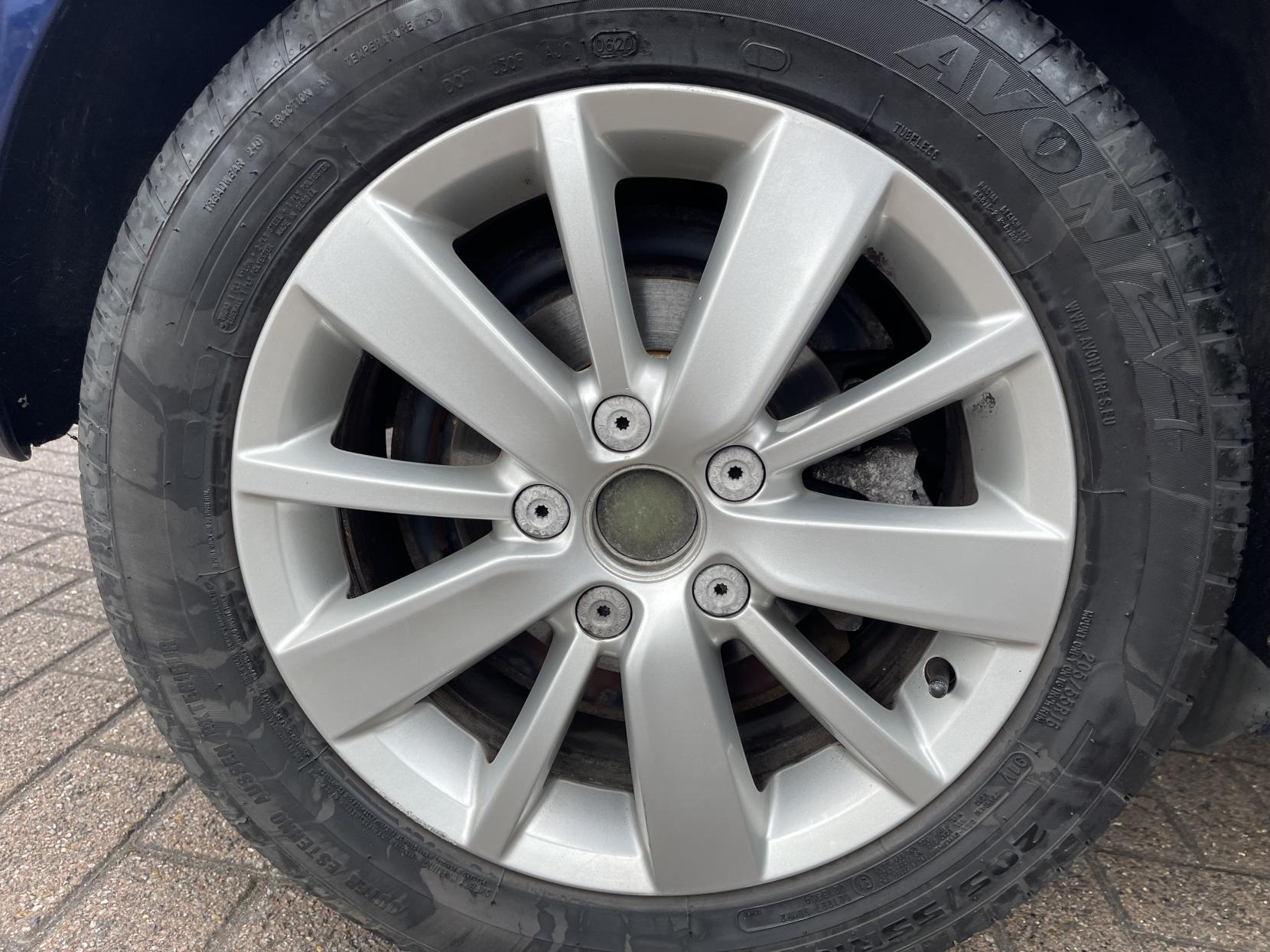 Volkswagen Golf 2.0 TDI SE Hatchback 5dr Diesel DSG Euro 5 (140 ps)