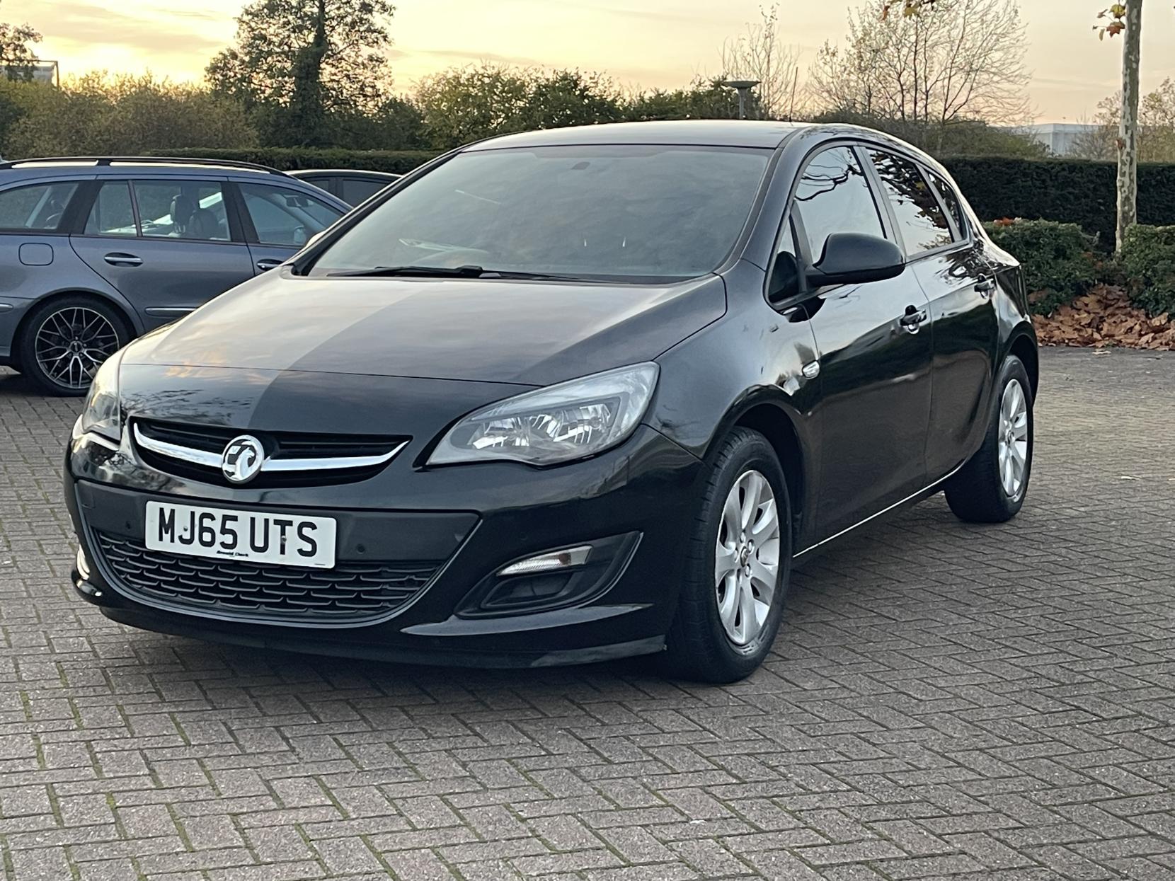 Vauxhall Astra 1.4i Design Hatchback 5dr Petrol Manual Euro 6 (100 ps)