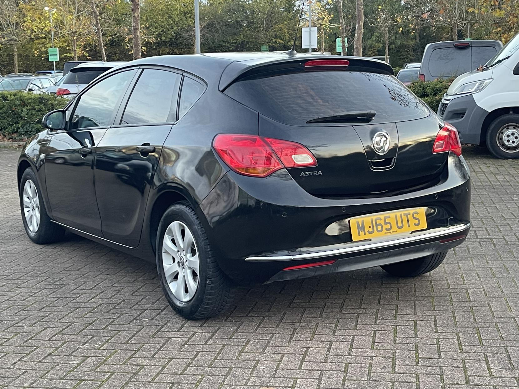 Vauxhall Astra 1.4i Design Hatchback 5dr Petrol Manual Euro 6 (100 ps)