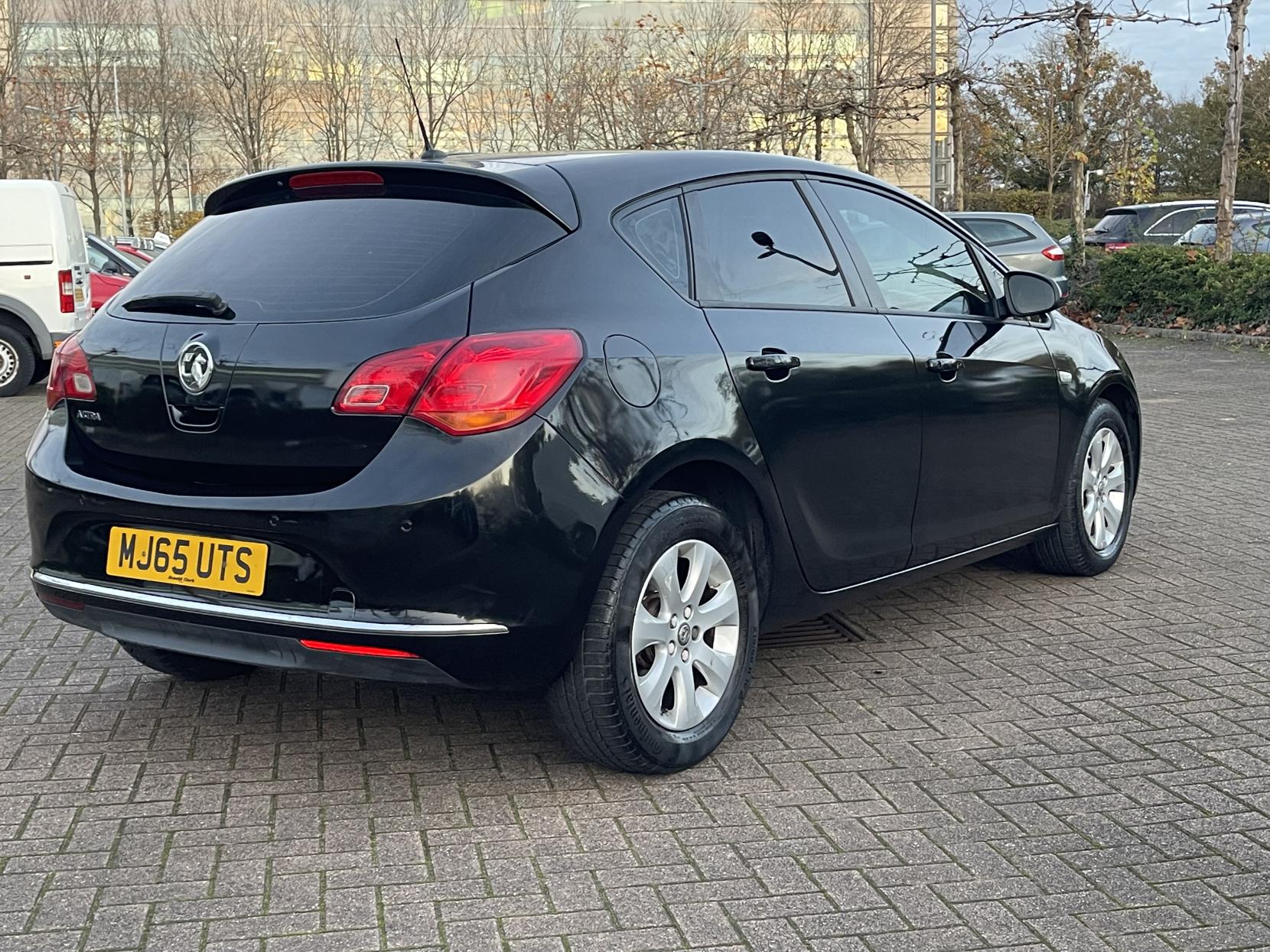 Vauxhall Astra 1.4i Design Hatchback 5dr Petrol Manual Euro 6 (100 ps)